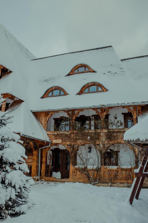 Hotel Conacul Drahneilor Ruscova Exterior foto