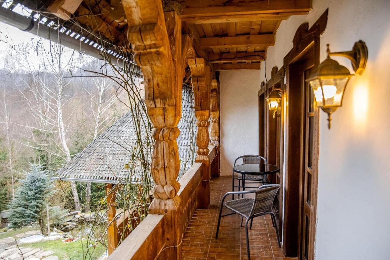 Hotel Conacul Drahneilor Ruscova Exterior foto