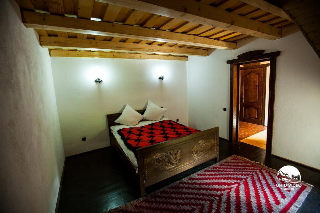 Hotel Conacul Drahneilor Ruscova Habitación foto