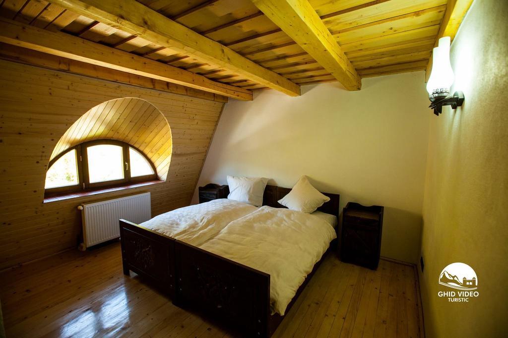 Hotel Conacul Drahneilor Ruscova Habitación foto